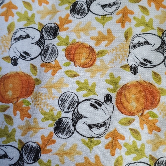 Disney Fall Mickey Mouse Kitchen Towel Set with Set of 4 Spatulas - Picture 4 of 5